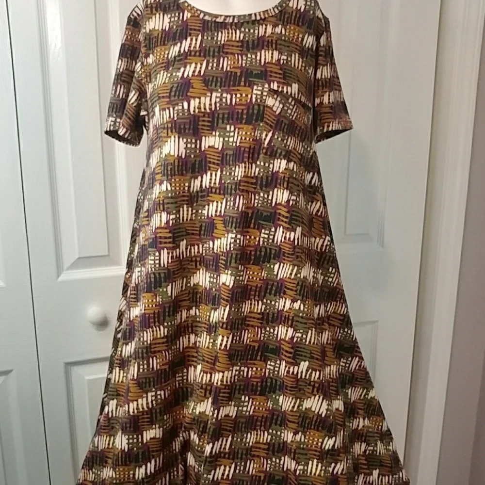 Lularoe Purple Slash Design XS Carly Dress